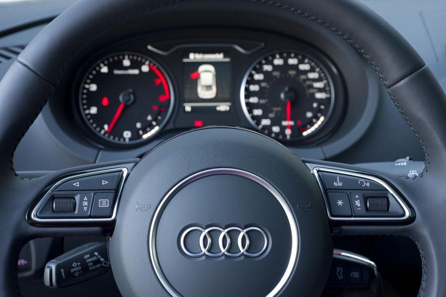 Панель приборов Audi A3 Sedan 2.0T Quattro (8V) 2014 года  (NA) (фото 13 из 88)